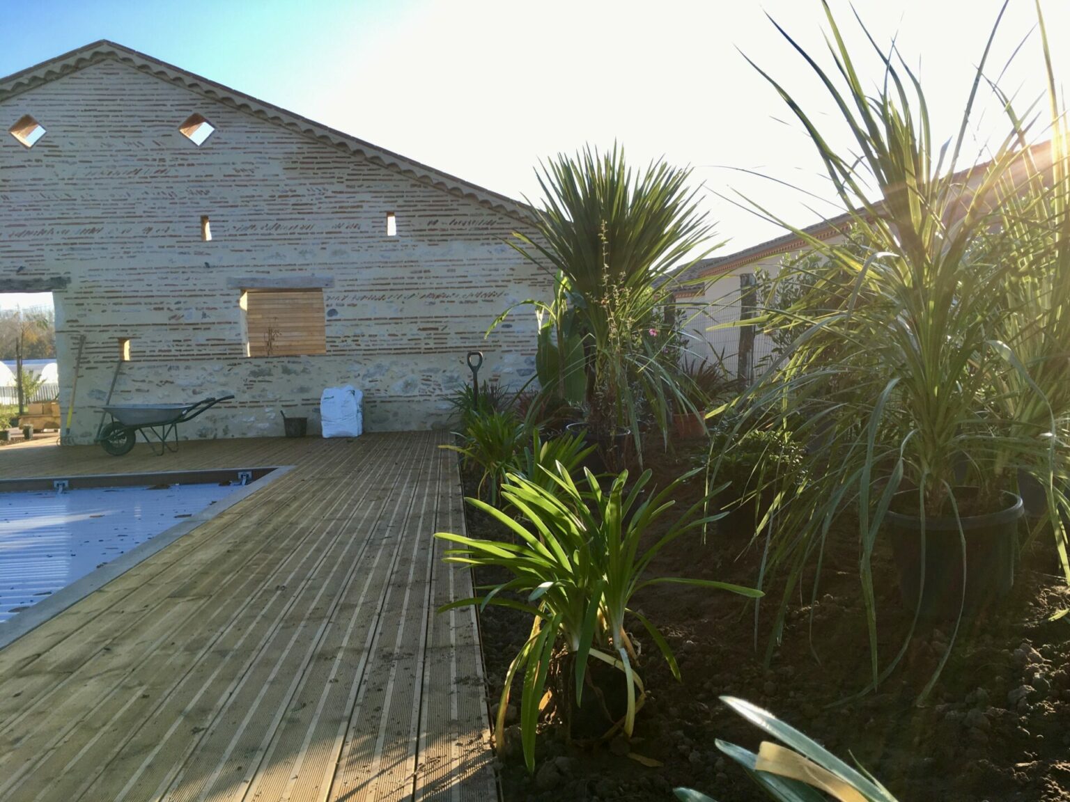 idées bordure jardin piscine