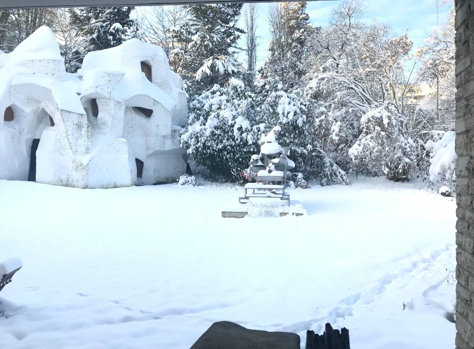 Igloo Maison Bloc sous la neige